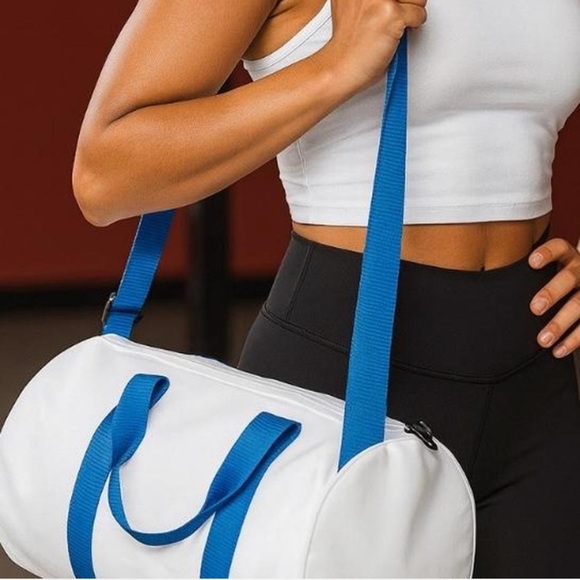 NWT Halara Weekender White & Blue Zipper Gym Duffle Bag with Shoulder Straps - Picture 2 of 13